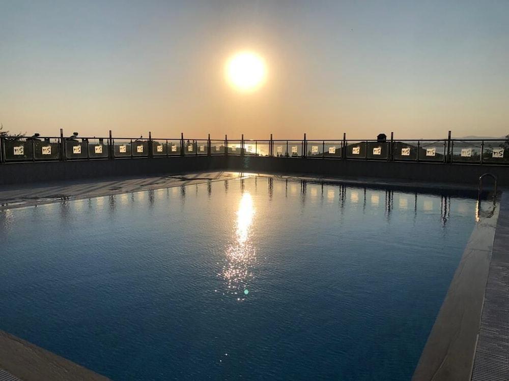 Double Royal Hotel Коджаэли Экстерьер фото