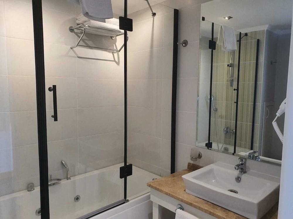 Double Royal Hotel Коджаэли Экстерьер фото
